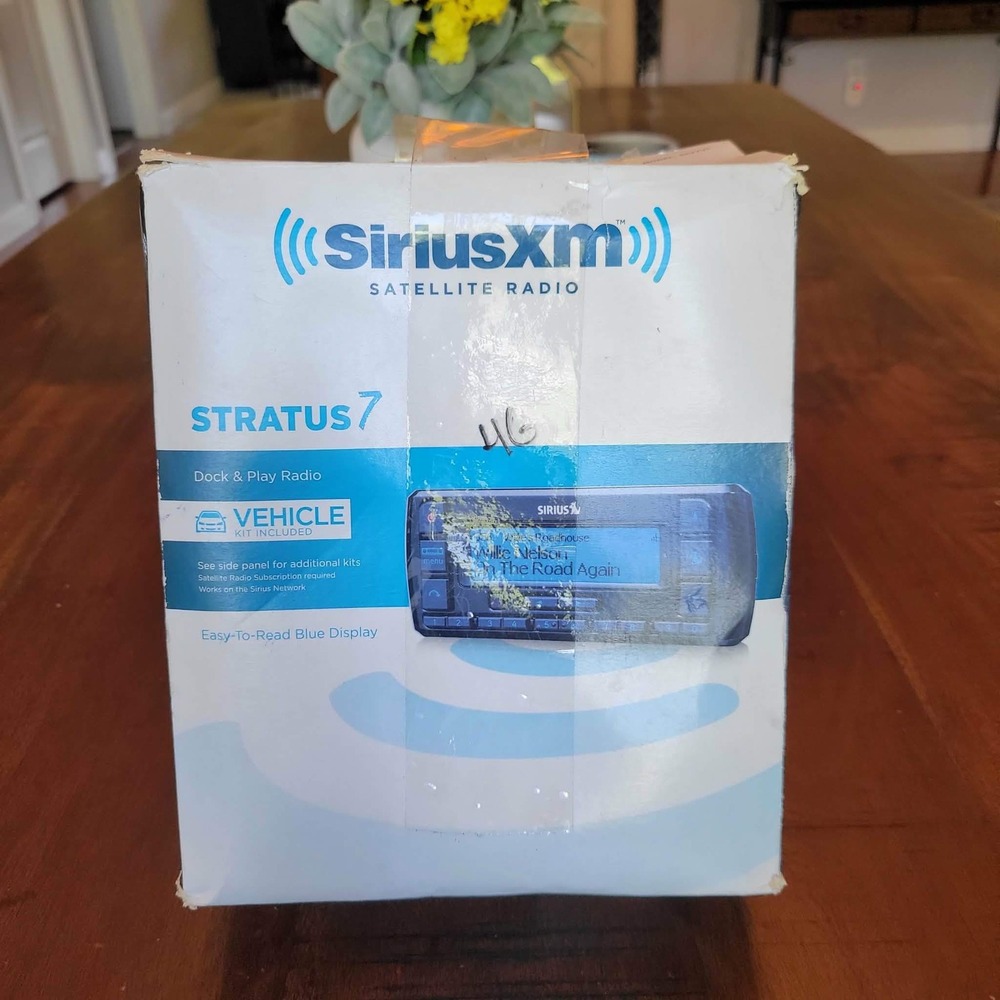 SiriusXM Stratus 7 Satellite Radio Receiver Vehicle Kit SSV7V1 NEW W BOX DAMAGE